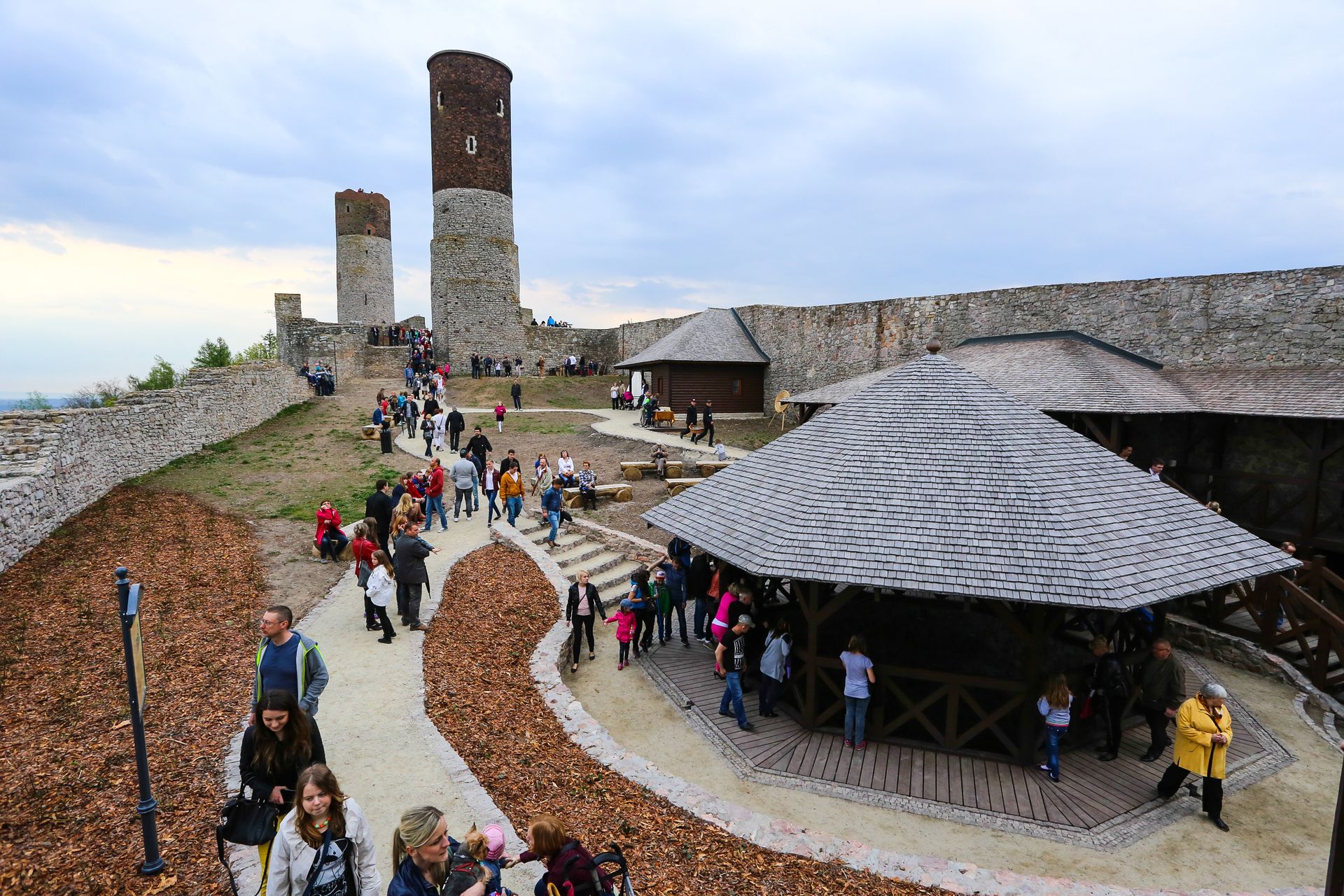 Checiny, 26.04.2015 r. Zamek krolewski. Fot. Lukasz Zarzycki / www.lukaszzarzycki.pl / www.geopark.pl